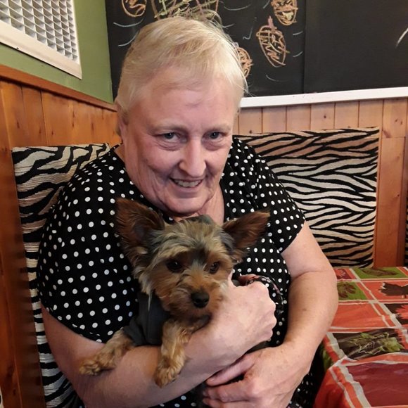 Meet your Posher, Carrie - Picture 2 of 4